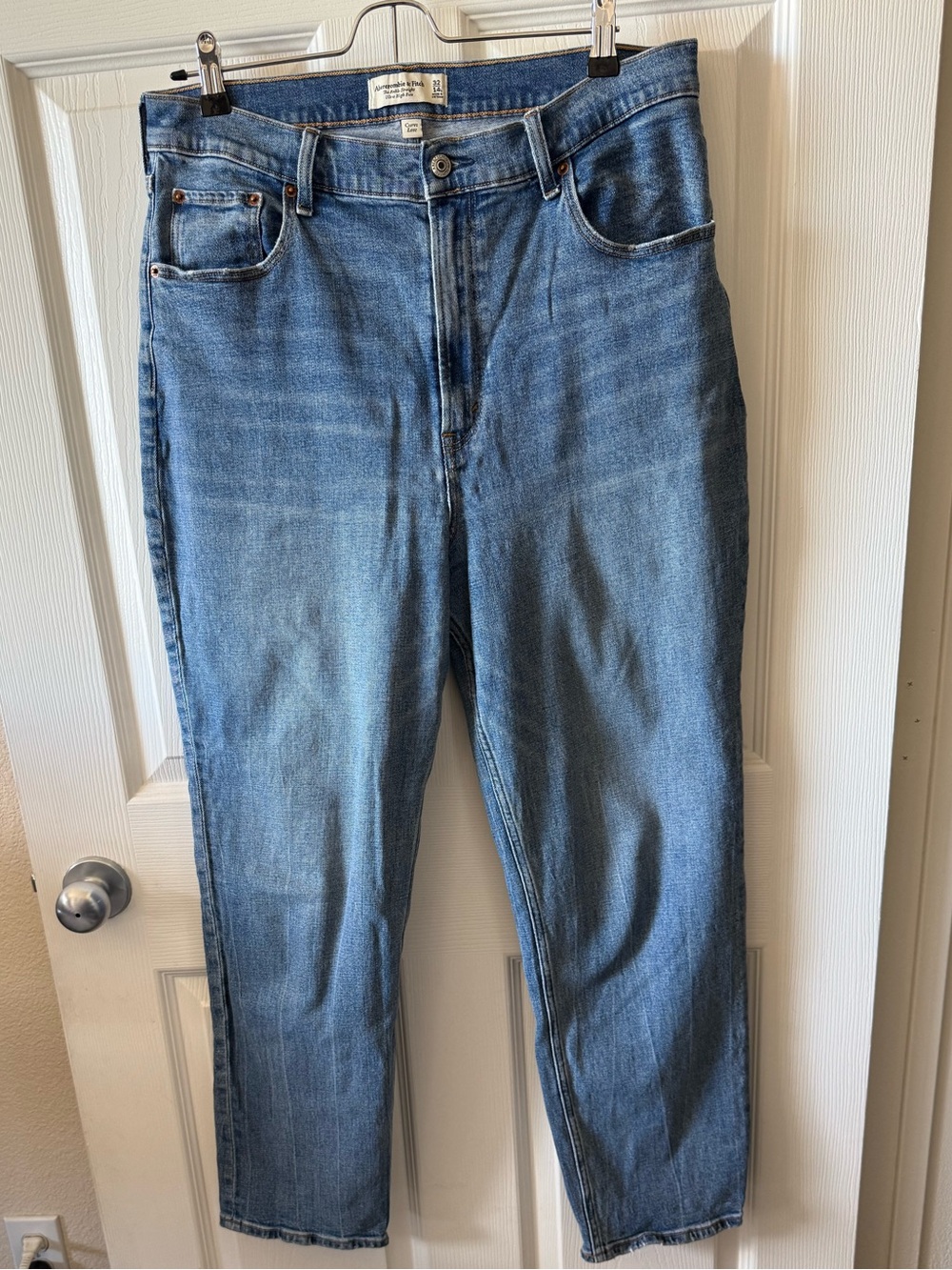 Curve Love (Long) Abercrombie & Fitch The Ankle Straight Ultra High Rise